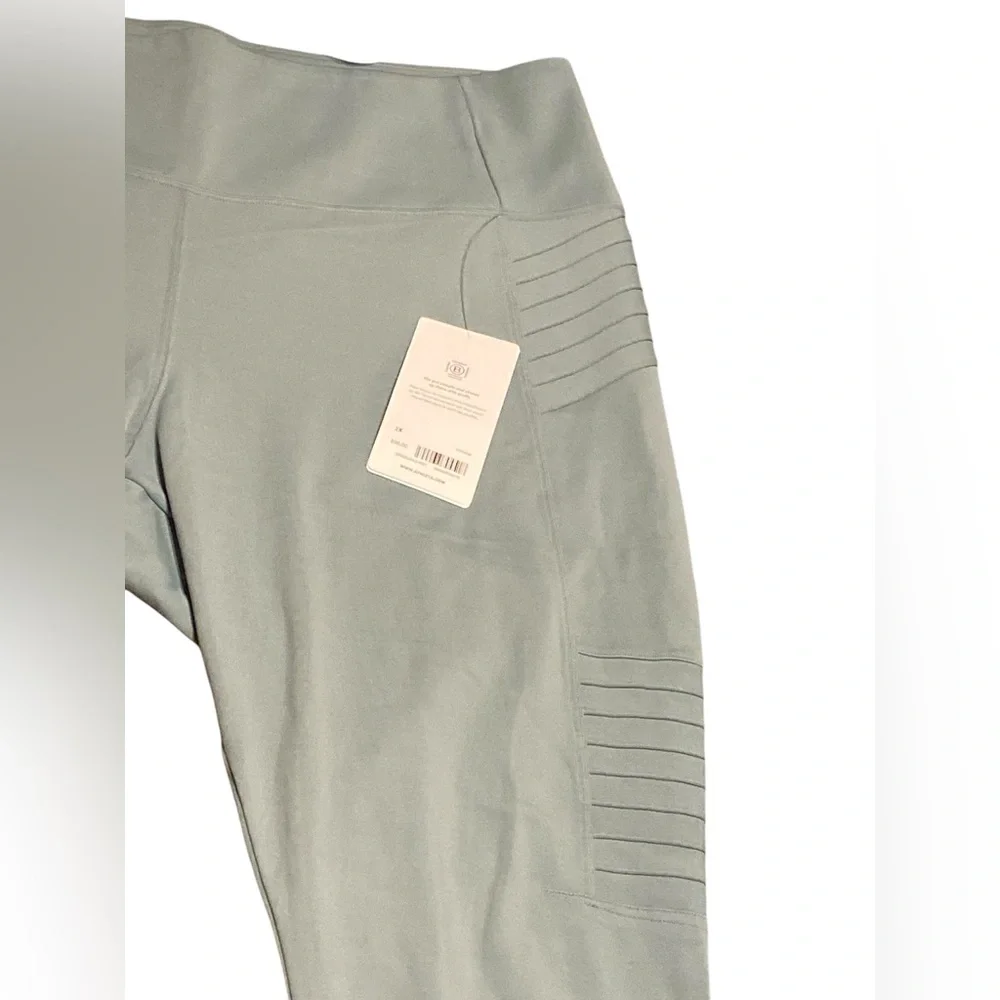 Athleta Delancey Moto Tight Leggings size 2X color sage
BIN #11 - Picture 3 of 6